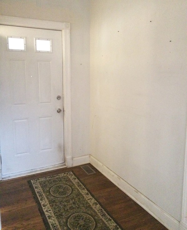 Entryway Before.JPG