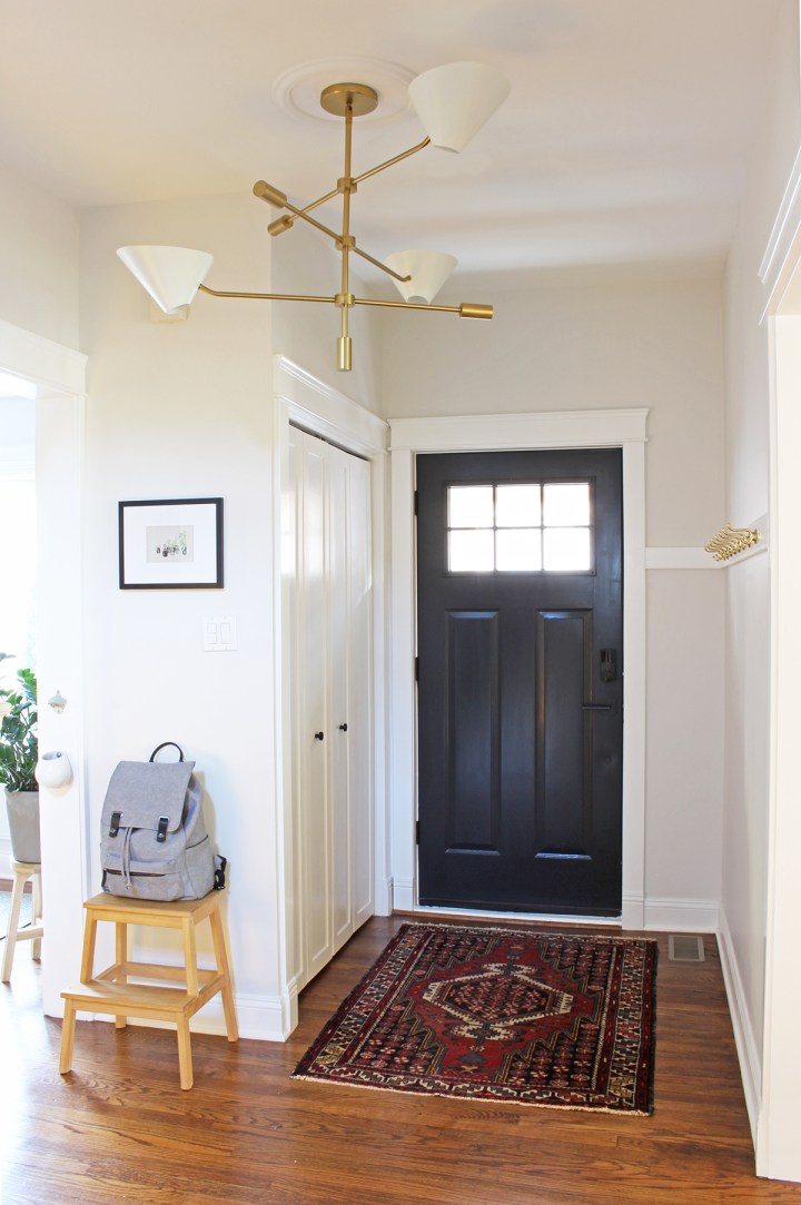 Bungalow Entryway with DIY Hook&nbsp;Rail