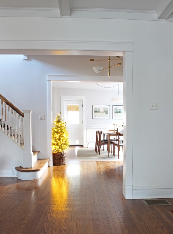 Living Room Moulding.jpg